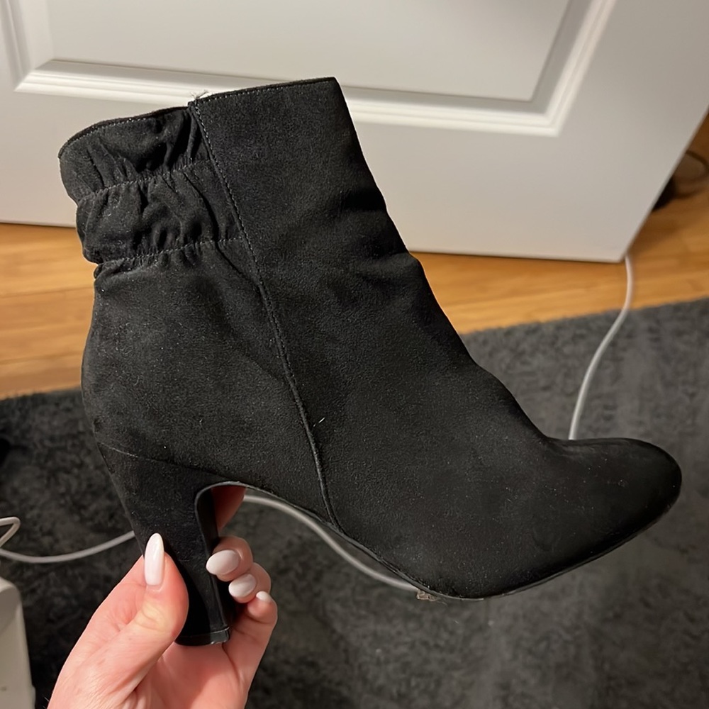 Black Booties with heel - Picture 2 of 2